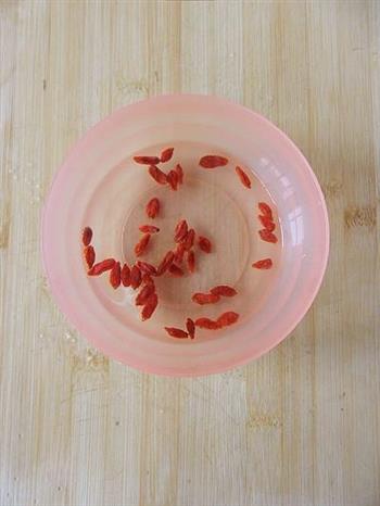 鸡腿菌菇汤怎么做，鸡腿菌菇汤怎么做好吃，鸡腿菌菇汤做法