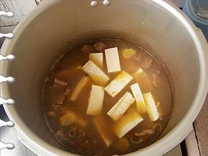 红绿豆粉肠豆腐汤怎么做，红绿豆粉肠豆腐汤怎么做好吃，红绿豆粉肠豆腐汤做法