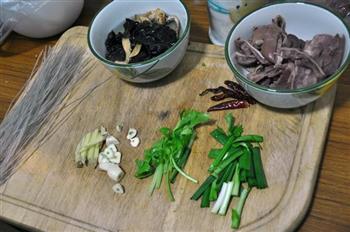 野山菌驴杂汤怎么做，野山菌驴杂汤怎么做好吃，野山菌驴杂汤做法
