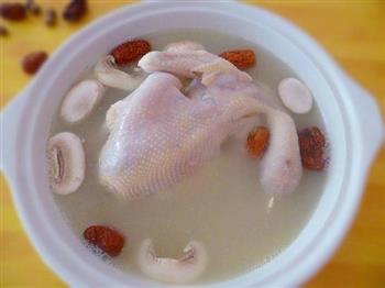 滋补莲子红枣鸡汤怎么做，滋补莲子红枣鸡汤怎么做好吃，滋补莲子红枣鸡汤做法