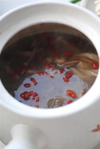 牛尾鲜菌汤煲怎么做，牛尾鲜菌汤煲怎么做好吃，牛尾鲜菌汤煲做法