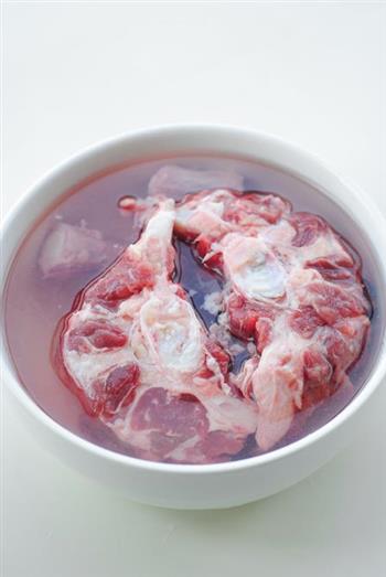 牛尾鲜菌汤煲怎么做，牛尾鲜菌汤煲怎么做好吃，牛尾鲜菌汤煲做法