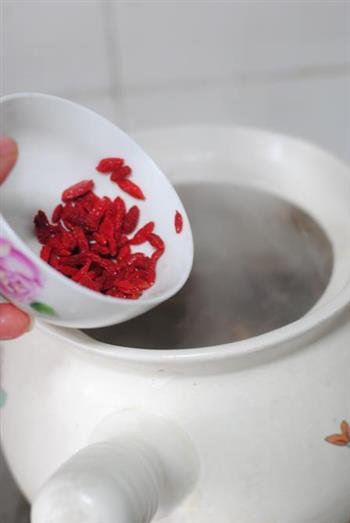 牛尾鲜菌汤煲怎么做，牛尾鲜菌汤煲怎么做好吃，牛尾鲜菌汤煲做法