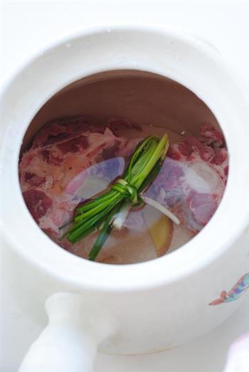 牛尾鲜菌汤煲怎么做，牛尾鲜菌汤煲怎么做好吃，牛尾鲜菌汤煲做法