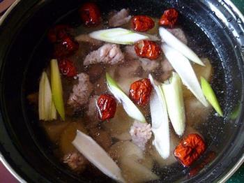 红枣莲藕牛腩汤怎么做，红枣莲藕牛腩汤怎么做好吃，红枣莲藕牛腩汤做法