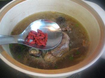 峨参香菇炖乳鸽怎么做，峨参香菇炖乳鸽怎么做好吃，峨参香菇炖乳鸽做法