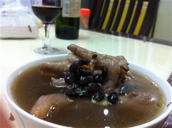 黑豆凤爪排骨汤怎么做，黑豆凤爪排骨汤怎么做好吃，黑豆凤爪排骨汤做法