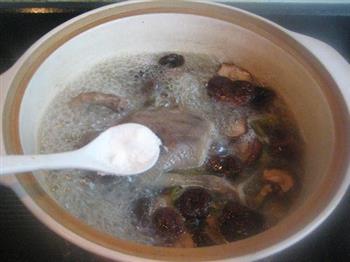 峨参香菇炖乳鸽怎么做，峨参香菇炖乳鸽怎么做好吃，峨参香菇炖乳鸽做法