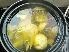 玉米时蔬排骨汤怎么做，玉米时蔬排骨汤怎么做好吃，玉米时蔬排骨汤做法