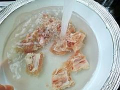 玉米时蔬排骨汤怎么做，玉米时蔬排骨汤怎么做好吃，玉米时蔬排骨汤做法