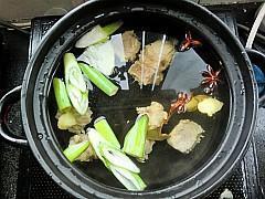 玉米时蔬排骨汤怎么做，玉米时蔬排骨汤怎么做好吃，玉米时蔬排骨汤做法