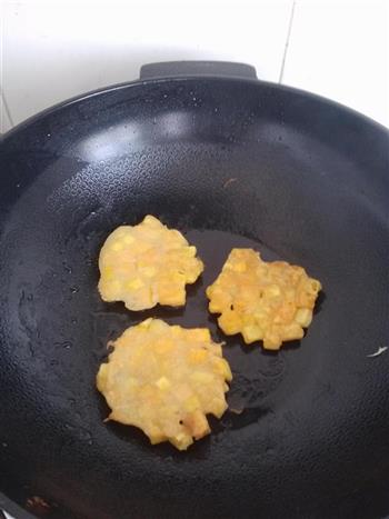 煎红薯粒饼怎么做，煎红薯粒饼怎么做好吃，煎红薯粒饼做法