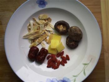 黄芪枸杞乌鸡汤怎么做，黄芪枸杞乌鸡汤怎么做好吃，黄芪枸杞乌鸡汤做法