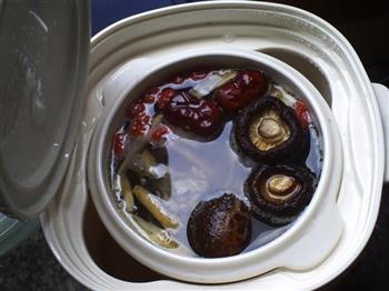 黄芪枸杞乌鸡汤怎么做，黄芪枸杞乌鸡汤怎么做好吃，黄芪枸杞乌鸡汤做法