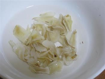 雪梨百合肉饼汤怎么做，雪梨百合肉饼汤怎么做好吃，雪梨百合肉饼汤做法