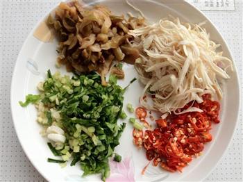 榨菜鸡丝凉面怎么做，榨菜鸡丝凉面怎么做好吃，榨菜鸡丝凉面做法