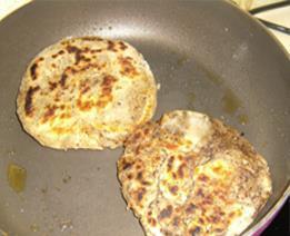 “胡麻”煎饼怎么做，“胡麻”煎饼怎么做好吃，“胡麻”煎饼做法