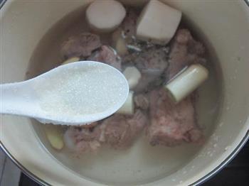 大骨高汤怎么做，大骨高汤怎么做好吃，大骨高汤做法