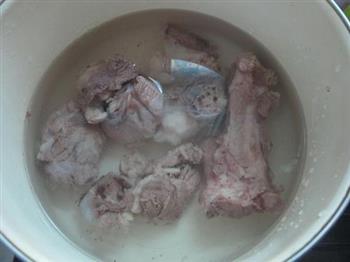 大骨高汤怎么做，大骨高汤怎么做好吃，大骨高汤做法