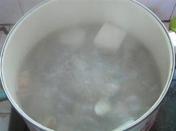 大骨高汤怎么做，大骨高汤怎么做好吃，大骨高汤做法