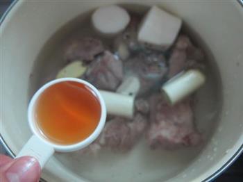 大骨高汤怎么做，大骨高汤怎么做好吃，大骨高汤做法