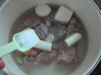 大骨高汤怎么做，大骨高汤怎么做好吃，大骨高汤做法