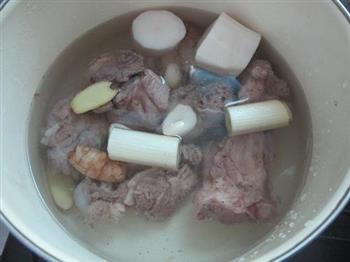 大骨高汤怎么做，大骨高汤怎么做好吃，大骨高汤做法