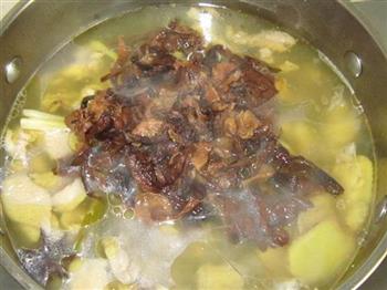 小鸡炖蘑菇怎么做，小鸡炖蘑菇怎么做好吃，小鸡炖蘑菇做法