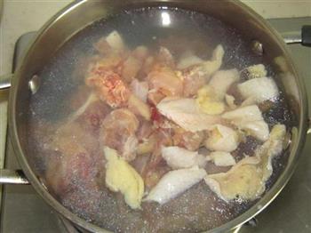 小鸡炖蘑菇怎么做，小鸡炖蘑菇怎么做好吃，小鸡炖蘑菇做法