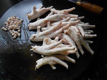 药膳鸡爪黄豆汤怎么做，药膳鸡爪黄豆汤怎么做好吃，药膳鸡爪黄豆汤做法