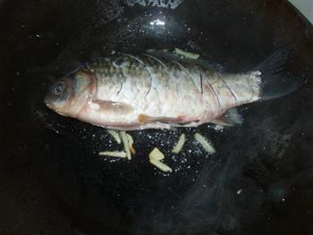 茼蒿鲫鱼豆腐汤怎么做，茼蒿鲫鱼豆腐汤怎么做好吃，茼蒿鲫鱼豆腐汤做法