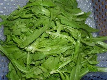 茼蒿鲫鱼豆腐汤怎么做，茼蒿鲫鱼豆腐汤怎么做好吃，茼蒿鲫鱼豆腐汤做法