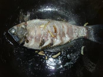 茼蒿鲫鱼豆腐汤怎么做，茼蒿鲫鱼豆腐汤怎么做好吃，茼蒿鲫鱼豆腐汤做法