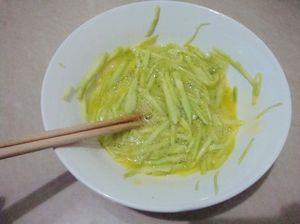 黄瓜葱花鸡蛋饼怎么做，黄瓜葱花鸡蛋饼怎么做好吃，黄瓜葱花鸡蛋饼做法