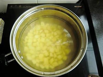 土豆盖浇猫耳朵怎么做，土豆盖浇猫耳朵怎么做好吃，土豆盖浇猫耳朵做法