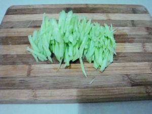 黄瓜葱花鸡蛋饼怎么做，黄瓜葱花鸡蛋饼怎么做好吃，黄瓜葱花鸡蛋饼做法