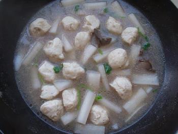 鸭肝鱼丸白萝卜汤怎么做，鸭肝鱼丸白萝卜汤怎么做好吃，鸭肝鱼丸白萝卜汤做法