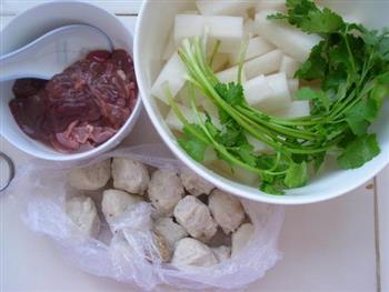 鸭肝鱼丸白萝卜汤怎么做，鸭肝鱼丸白萝卜汤怎么做好吃，鸭肝鱼丸白萝卜汤做法