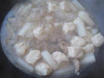 鸭肝鱼丸白萝卜汤怎么做，鸭肝鱼丸白萝卜汤怎么做好吃，鸭肝鱼丸白萝卜汤做法