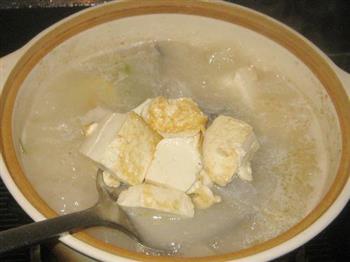 海鲈鱼头豆腐汤怎么做，海鲈鱼头豆腐汤怎么做好吃，海鲈鱼头豆腐汤做法