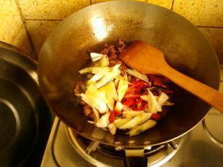 酸辣牛肉粉汤怎么做，酸辣牛肉粉汤怎么做好吃，酸辣牛肉粉汤做法