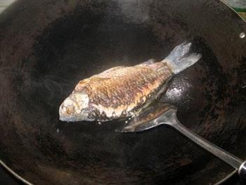 鲫鱼芫荽豆腐汤怎么做，鲫鱼芫荽豆腐汤怎么做好吃，鲫鱼芫荽豆腐汤做法