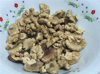 微波琥珀核桃怎么做，微波琥珀核桃怎么做好吃，微波琥珀核桃做法