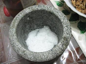 微波琥珀核桃怎么做，微波琥珀核桃怎么做好吃，微波琥珀核桃做法