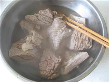 西红柿牛腩煲怎么做，西红柿牛腩煲怎么做好吃，西红柿牛腩煲做法