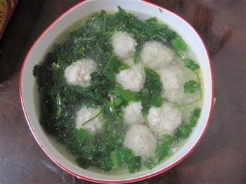 茼蒿丸子汤怎么做，茼蒿丸子汤怎么做好吃，茼蒿丸子汤做法