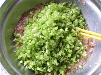 芹菜猪肉饺子怎么做，芹菜猪肉饺子怎么做好吃，芹菜猪肉饺子做法