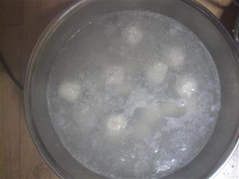 茼蒿丸子汤怎么做，茼蒿丸子汤怎么做好吃，茼蒿丸子汤做法