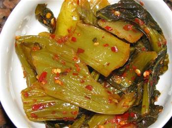 酸菜鱿鱼汤怎么做，酸菜鱿鱼汤怎么做好吃，酸菜鱿鱼汤做法