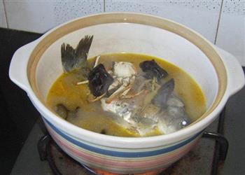 毛蟹鲫鱼汤怎么做，毛蟹鲫鱼汤怎么做好吃，毛蟹鲫鱼汤做法